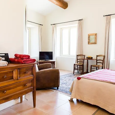Le Mas Del Sol Bed & Breakfast *